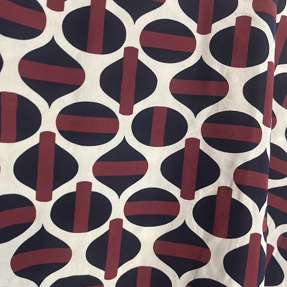 100% silk print sleeveless top - Picture 2 of 3